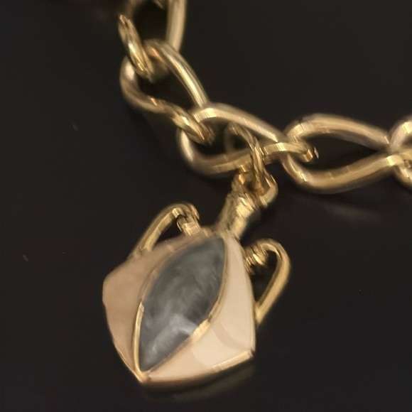 Vintage Trifari bracelet and earring set wine jugs or perfume bottles? - Picture 6 of 10